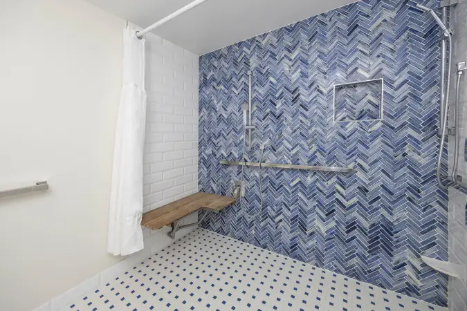 Image for room 2KQBAR - 2703_kqbar_roll in shower 